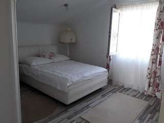 Отели типа «постель и завтрак» Casa Sannicolau Sînnicolau Mare Стандартный двухместный номер с 1 кроватью и общей ванной комнатой-7